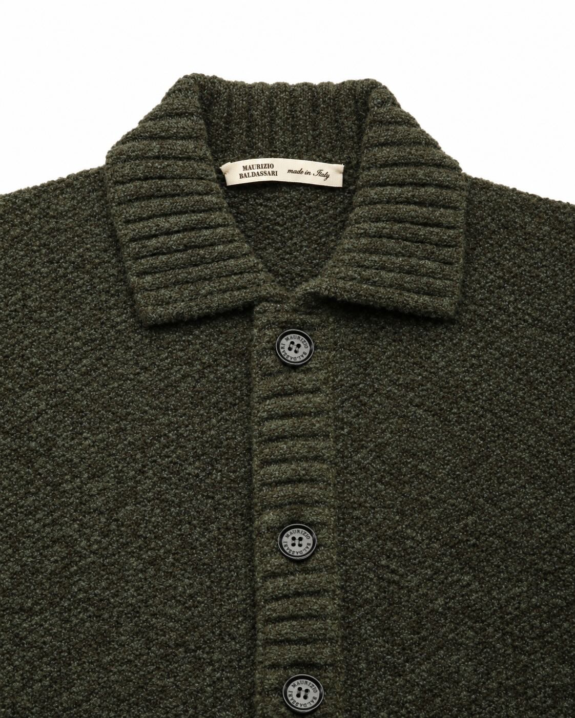 Strickjacke aus Schurwolle in Olive im Slim Fit