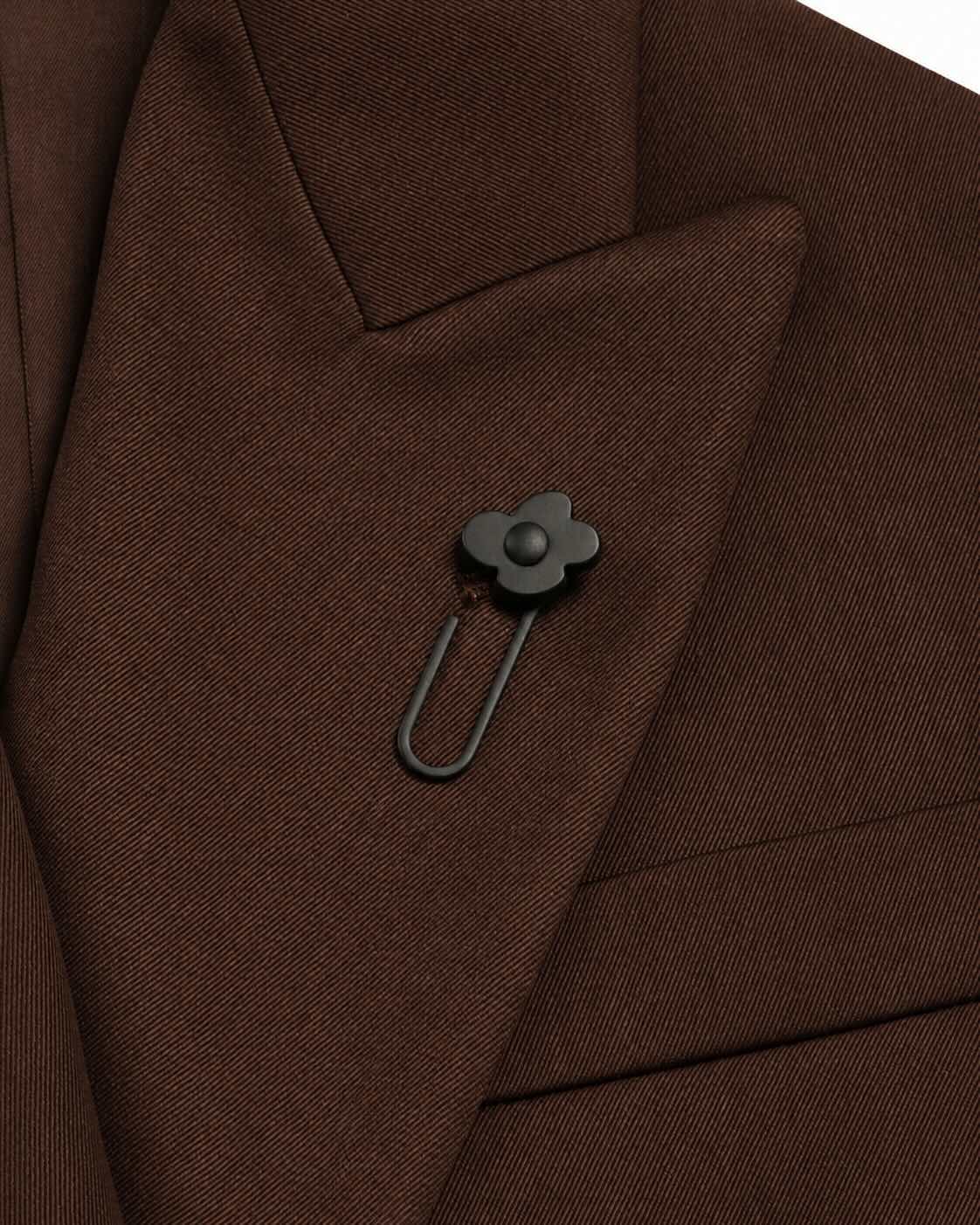 Brown double-breasted virgin wool suit