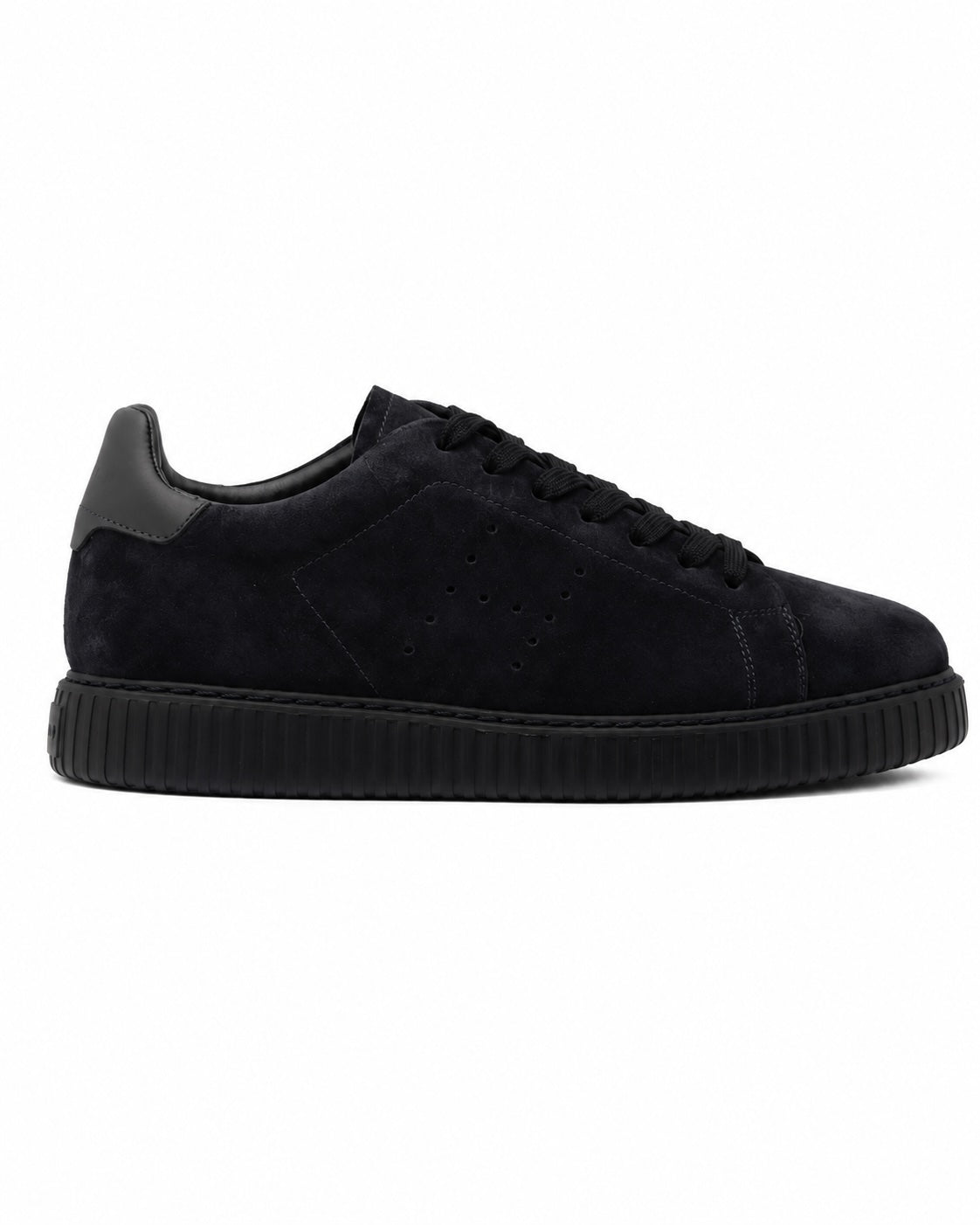 Dark blue low-top sneaker with perforated side panel