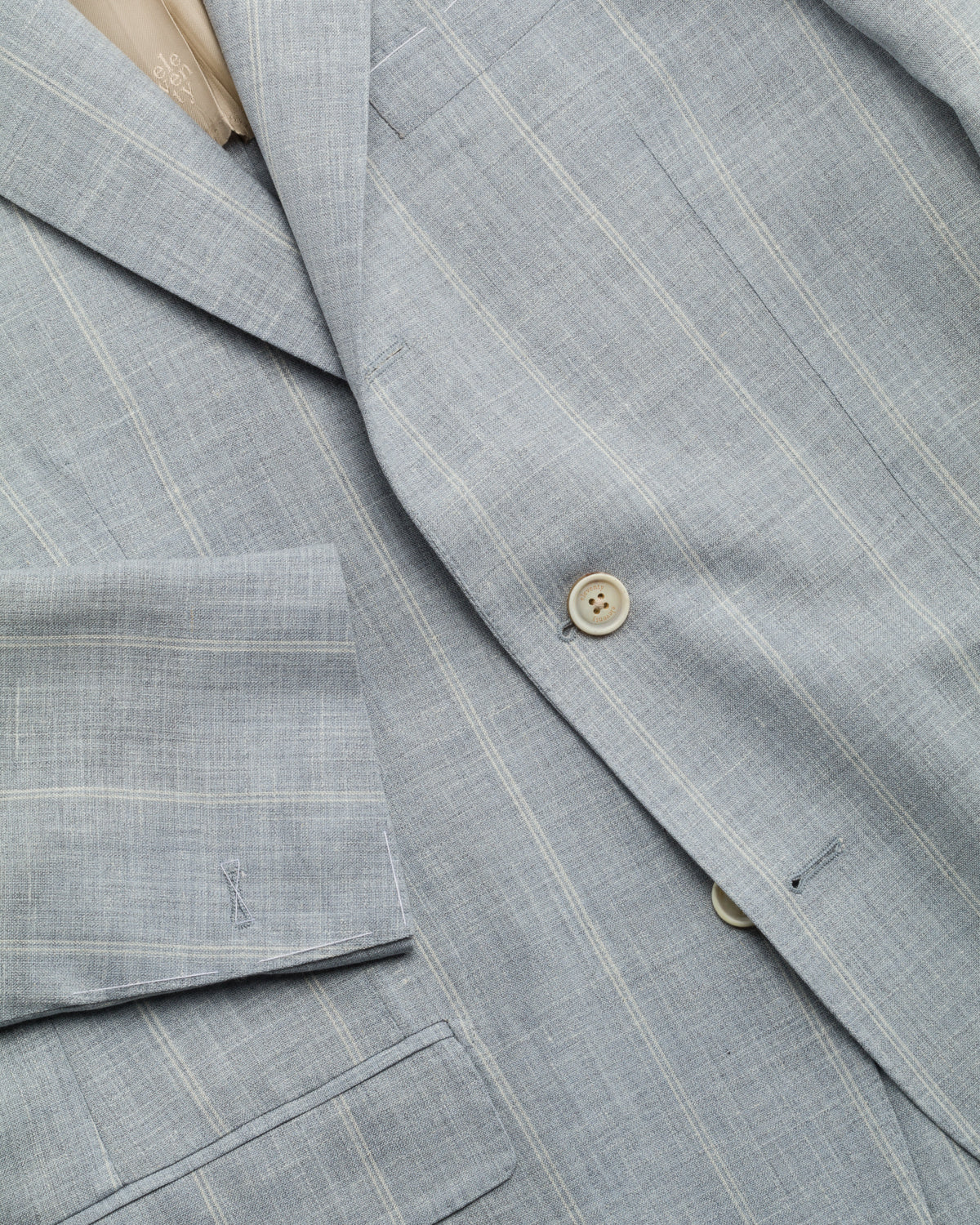 Woll-Seide-Leinen Anzug mit Streifenstruktur