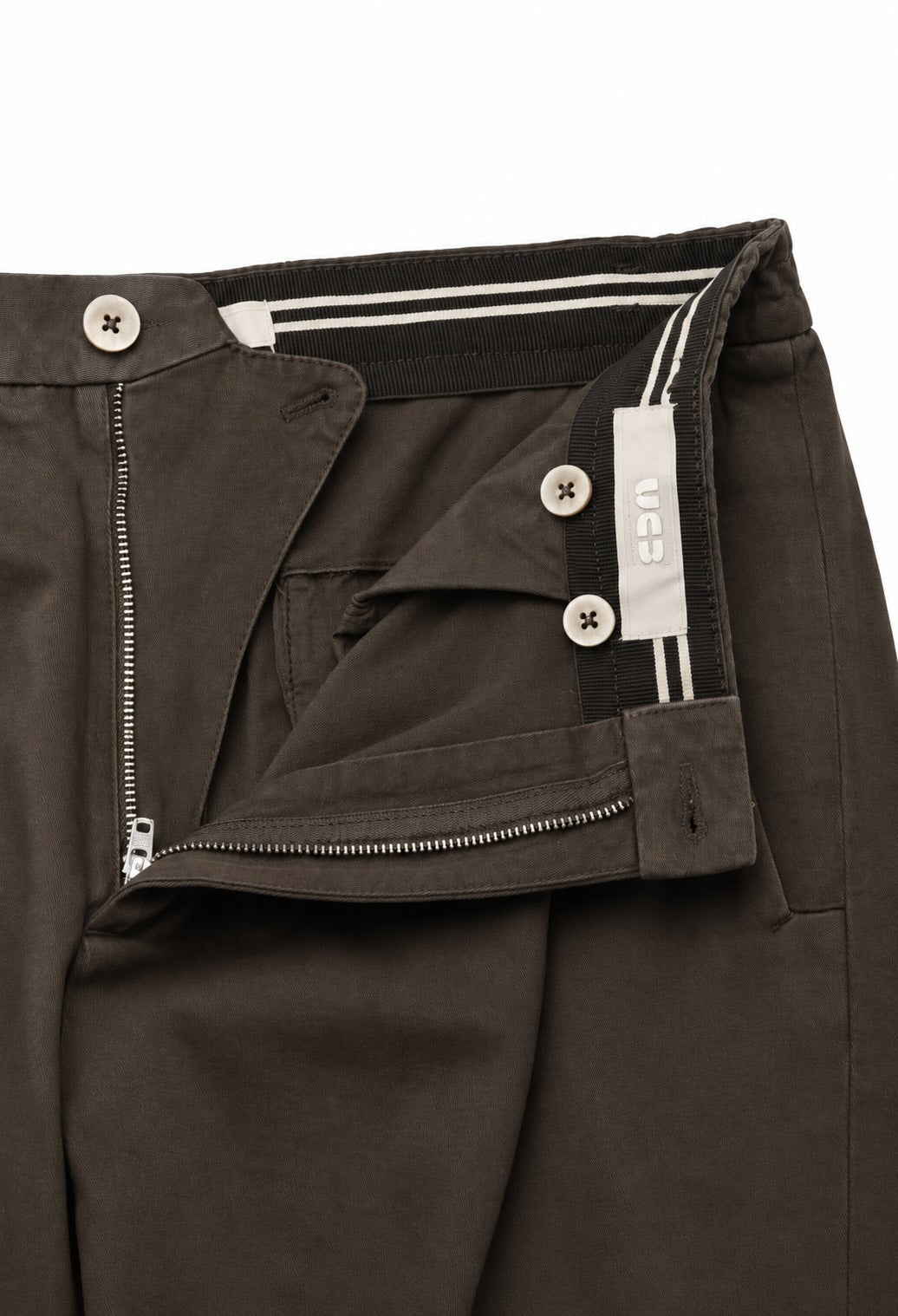 Chino aus Baumwolle und Kaschmir in Dunkelbraun im Relaxed Fit
