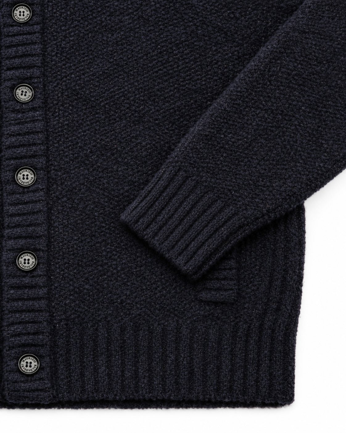 Strickjacke aus Schurwolle in Dunkelblau im Slim Fit